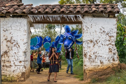 Children coming through arch in Guatemala