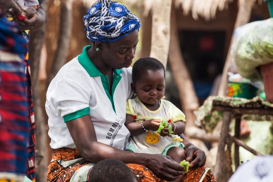mother and child eating in burkina faso