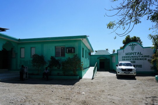 community hospital in haiti in Estere