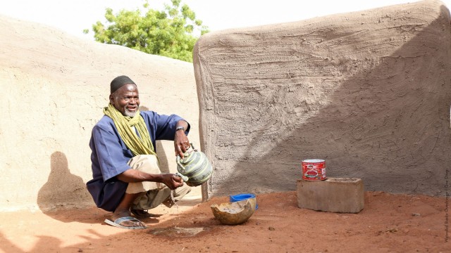 man washing hand in Ji Ni Besaya project