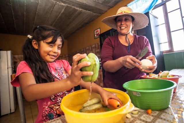 Thanks to Lazos de Agua, the participants of the Guanajuato Project have access to safe water. Photo: One Drop / Terry Hughes.