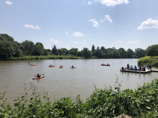 Courses de kayak lors du festival Teiethinonhwerá:ton ne Ohné:kanos, le 3 juillet 2025. Crédit : Fondation One Drop.