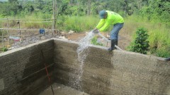 Construction d'un système de captage d'eau dans la communauté de Tasba Pri. (WaterAid - Eduardo Rodríguez)